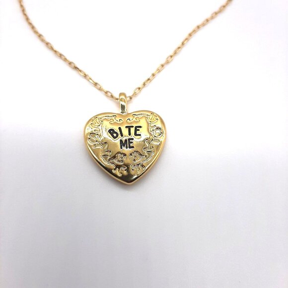 Urban Outfitters Gold Tone Heart Pendant Necklace Kiss Me Bite Me Reversible - Picture 4 of 4
